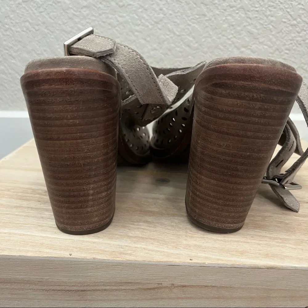 Rag & Bone Wyatt Light Brown Perforated Leather Block Heel Sandals 37.5 7.5‎